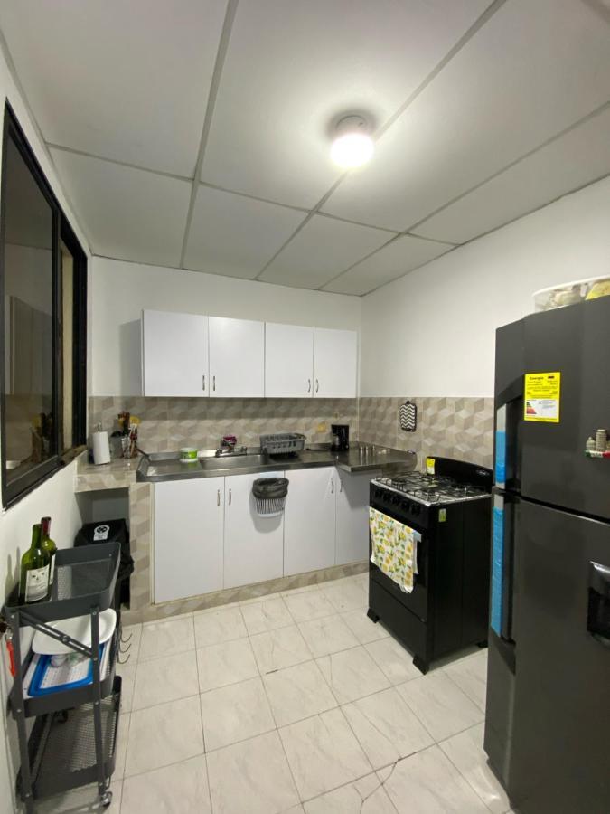 Habitaciones Cerca Al Aeropuerto 2 Cartagena エクステリア 写真